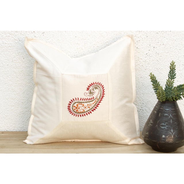 A refined decorative pillow cover from DE-COR's Contempo Paisley collection, crafted from a lustrous silk-blend fabric...