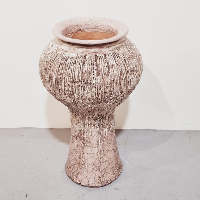 Large Vintage Powder Pink Ceramic Standing Planter, 1960s For Sale - Image 10 of 18