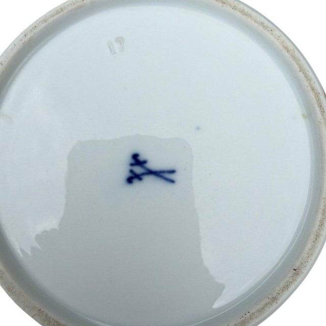 Antique Meissen c.1890-1910 Hand Painted Bird & Butterfly Porcelain Trumpet Vase For Sale - Image 17 of 17
