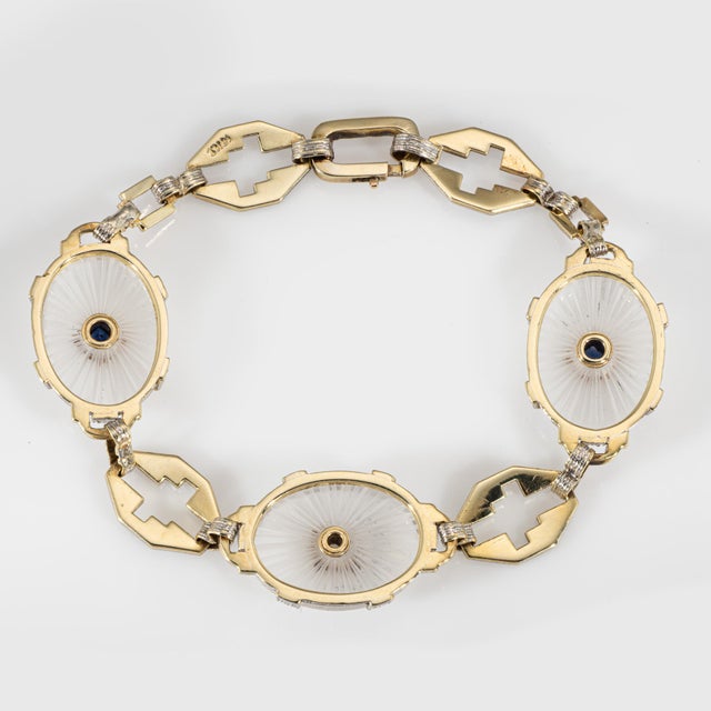 Stylish vintage Art Deco era carved bracelet (circa 1920s to 1930s), crafted in 14 karat white & yellow gold. Camphor...