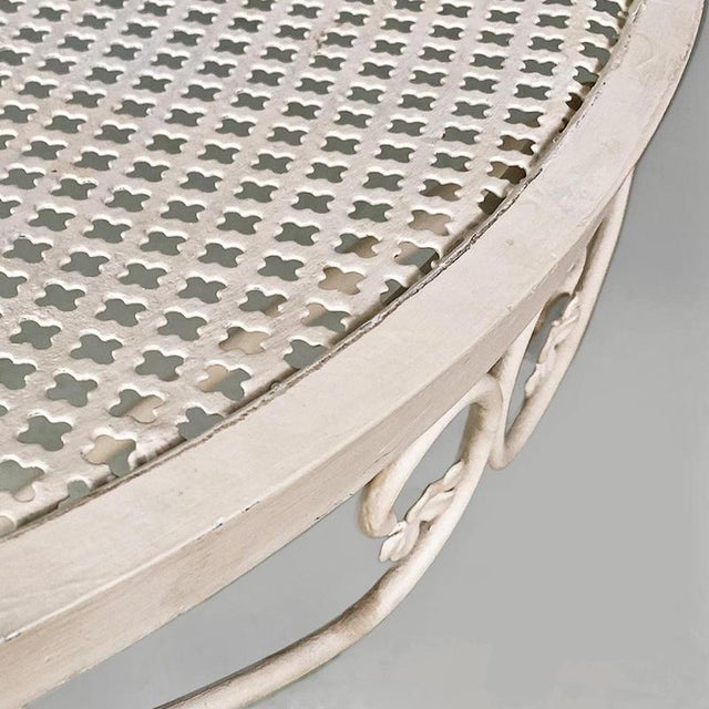 Mid-Century Italian Modern White Iron Round Garden Table with Flower Decor, 1960 For Sale - Image 9 of 14