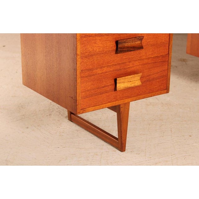 1960s Mid-Century Teak Dressing Table or Desk with Carved Rosewood Handles, 1960s For Sale - Image 5 of 12