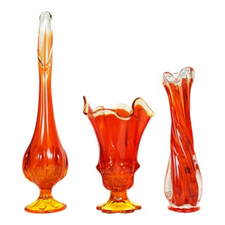 Mid-Century Modern Le Smith Viking Glass Amberina Orange Swung Handkerchief Vase Art Glass Set - 3 Pieces For Sale