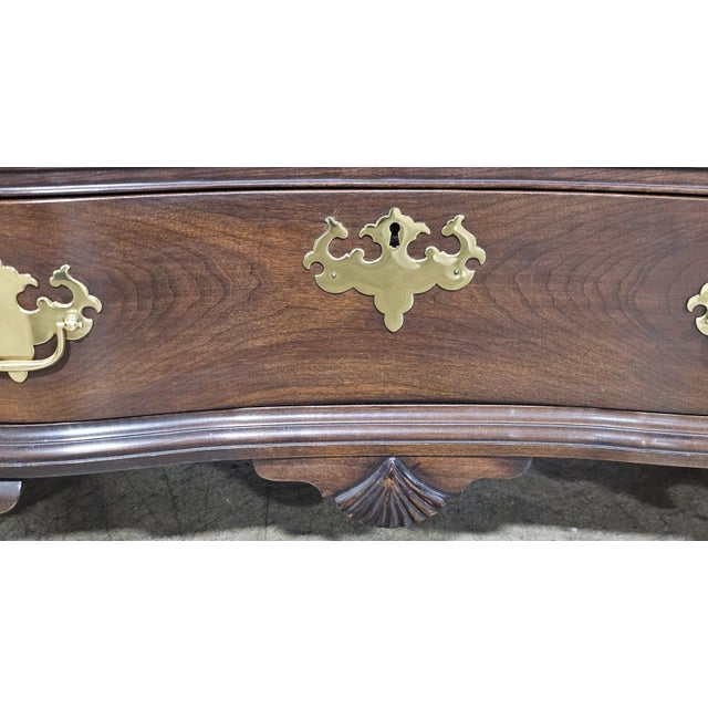 Statton Furniture Mid 20th Century Statton Furniture Private Collection Serpentine Chest of Drawers Made in Maryland For Sale - Image 4 of 11