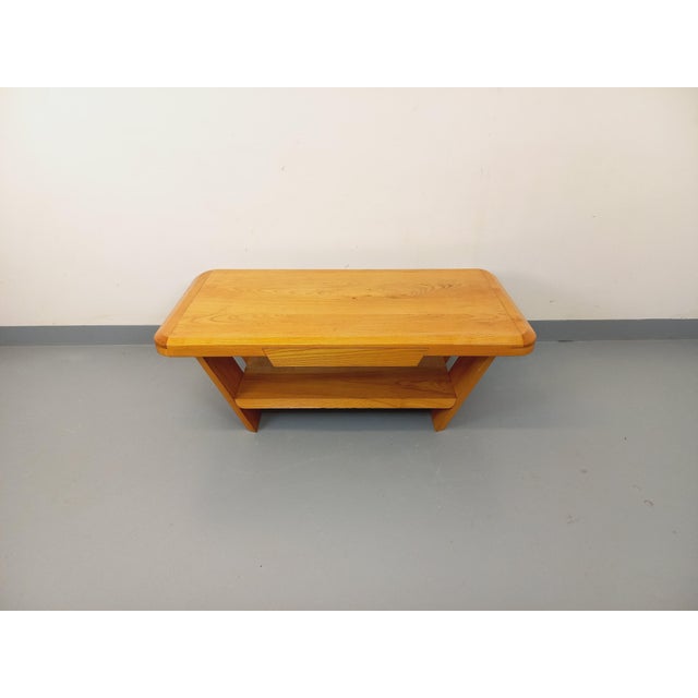Vintage rectangular coffee table from the 1970s, made of solid blond elm, original design: a blend of Brutalist and Art...