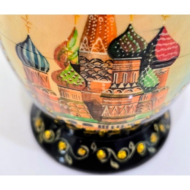 Wood Vintage Hand-Painted Russian Matryoshka Nesting Dolls, 5-Piece Moscow Landmark Set, Black Lacquer & Gold For Sale - Image 7 of 13