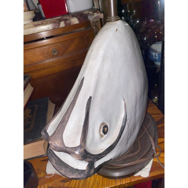 MCM Table Lamp . Ivo De Santis Gli Etruschi Table Lamp . Ivo De Santis Gli Etruschi Mid-Century Italian Ceramic Fish Group Table Lamp For Sale - Image 12 of 12