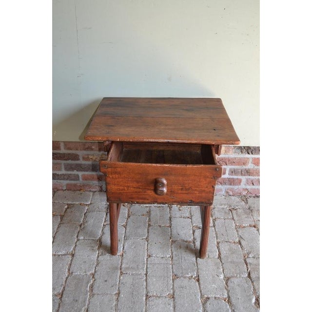 18th-century Spanish fruitwood payment table, coffee table, side table, plant table. The height is 56 cm. The width is 56...