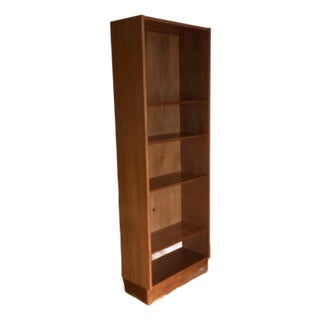 Vintage Danish Modern Tall Teak Bookcase by Carlo Jensen for Poul Hundevad, C. Mid 20th Century For Sale