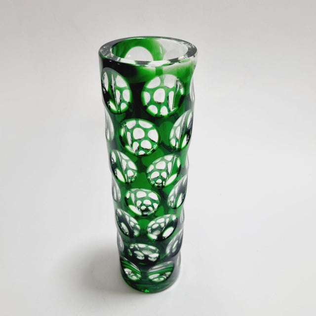 Vintage Emerald Green Cut-to-Clear Lens Crystal Cylinder Vase from Nachtmann Bleikristall, 1970s For Sale - Image 6 of 12