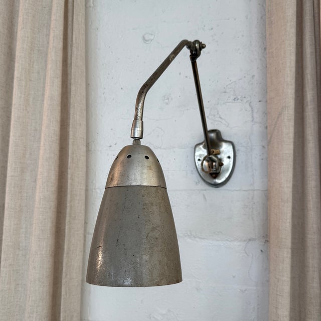 Industrial 1950s Industrial Mid-Century Articulating Task Lamp Wall Sconce For Sale - Image 3 of 8