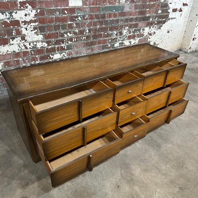 Mid-century modern 9 drawer dresser. This peice is by Tribond furniture and features interesting curves/angles and 3...