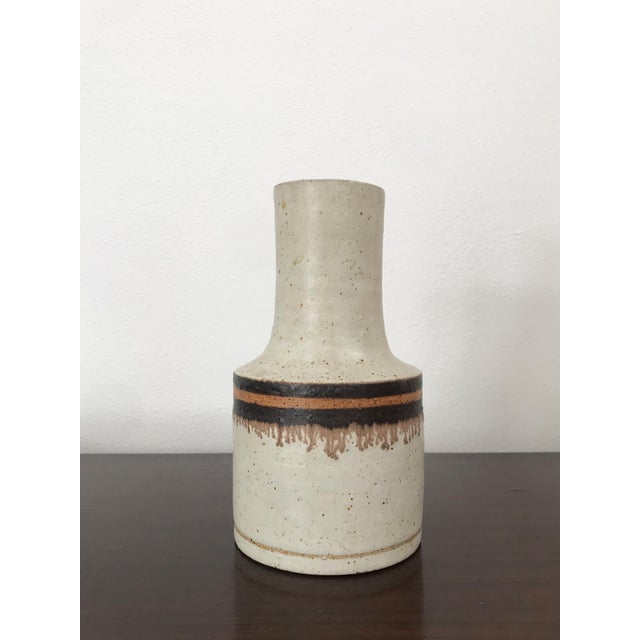 Stoneware vase, modern vintage, designed and produced by the Italian artist Bruno Gambone in shades of white, light brown...