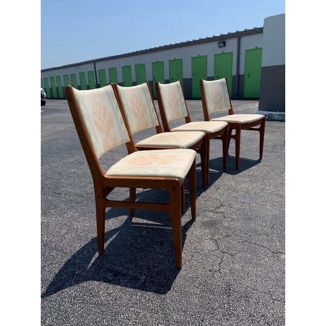 Mid-Century Modern D-Scan Teak Dining Chairs - Set of 6 For Sale - Image 3 of 11