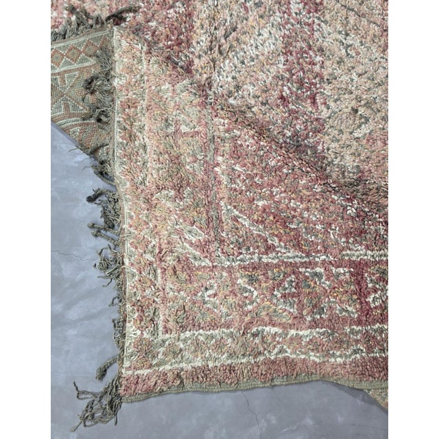 Neutral Vintage Moroccan Rug – Handmade Berber Wool Rug This elegant neutral vintage Moroccan rug features a beautifully...