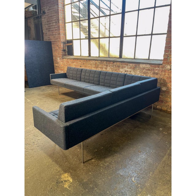 Geiger Tuxedo Two-Piece Component Lounge Sectional in Gray Wool Felt For Sale In Chicago - Image 6 of 9