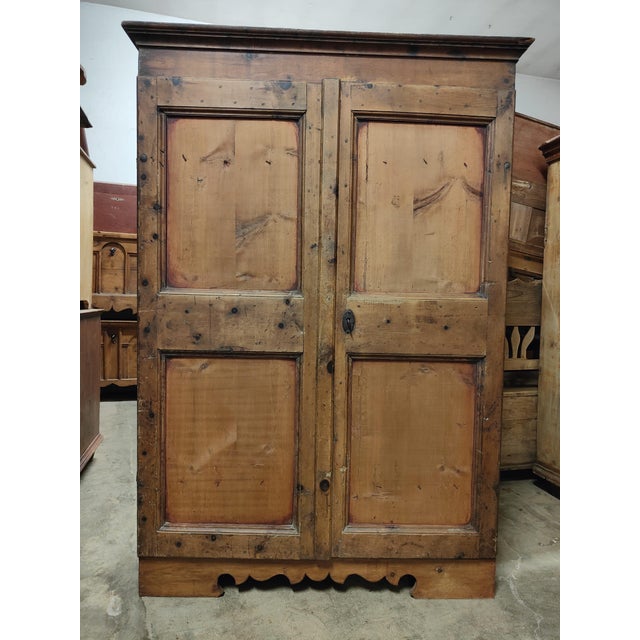 Magnificent Swiss pine sideboard from Val Badia, early 1700s, beautifully preserved. Some minor restorations, woodworm-...