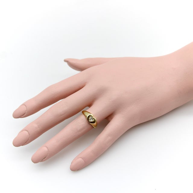 1990s 14k Gold Heart Signet Ring With Heart-Shaped Diamond, Size 6.5 For Sale - Image 10 of 11