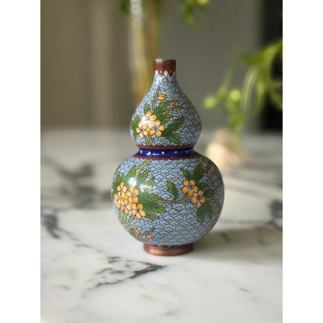 Mid 20th Century Vintage Petite Chinoiserie Chinese Cloisonné Gourd Vase For Sale - Image 5 of 14