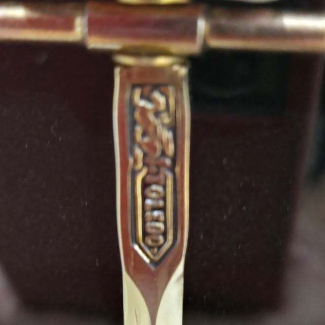 Metal Framed Midas Toledo Damascene Plaque & Pair of Miniature Swords, Spain For Sale - Image 7 of 11