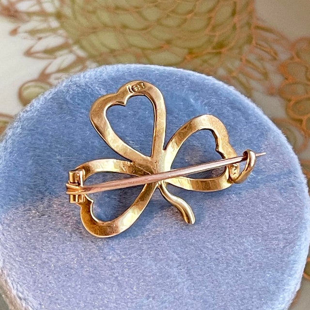 Antique Enamel Clover Brooch Pin 18k Gold With Red Enamel and Pearl, C. 1890 For Sale - Image 4 of 9