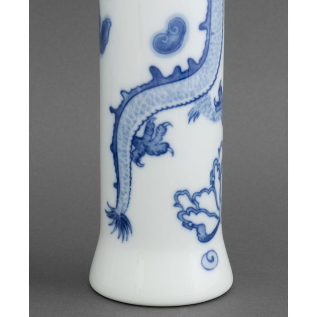 Mottahedeh for Tiffany & Co "Dragon" Vases For Sale In New York - Image 6 of 9