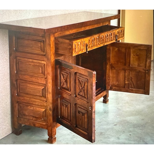 20th Century Spanish Carved Walnut Tuscan Credenza or Buffet With One-Drawer For Sale - Image 4 of 10