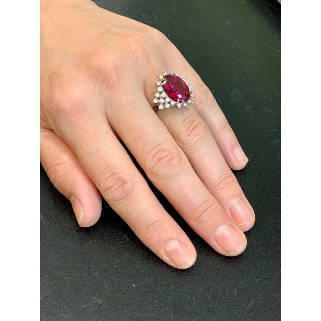 7.5 Carat Oval Rubellite and 1 Carat Diamond 18 Karat Gold Cocktail Ring Estate For Sale - Image 4 of 18