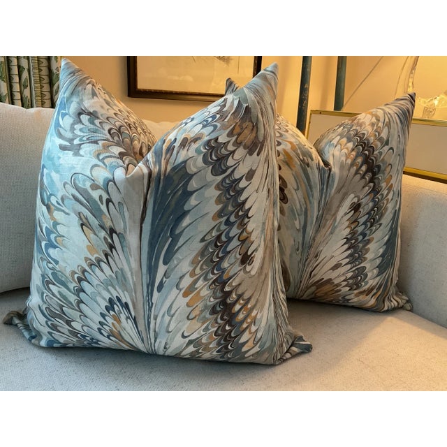 LOVE this inspiring and fun feather print from Lee Jofa's Manor House collection. "Taplow" in Juniper and Petal is a great...