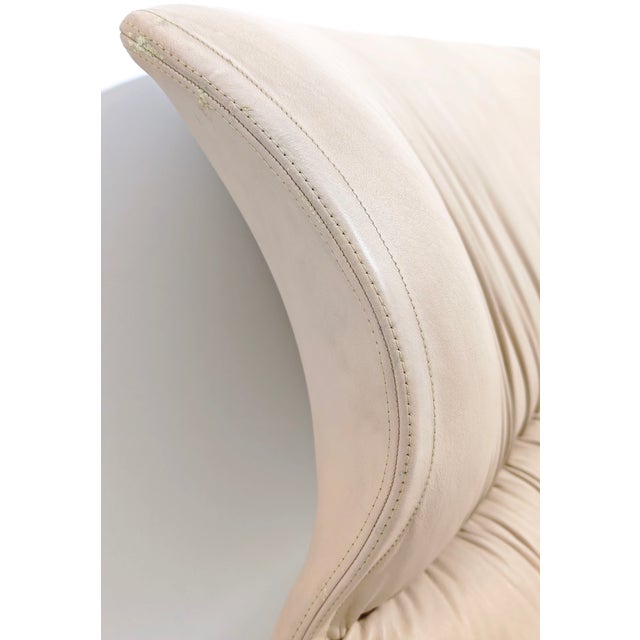 Mid-Century Modern Double Bed in Dove Grey Leather by Giovanni Offredi for Saporiti, 1980s For Sale - Image 3 of 16