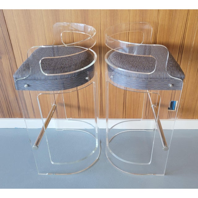 Mid-Century Modern Set of Two Vintage 1970s Post Modern Lucite Bar Stools For Sale - Image 3 of 7