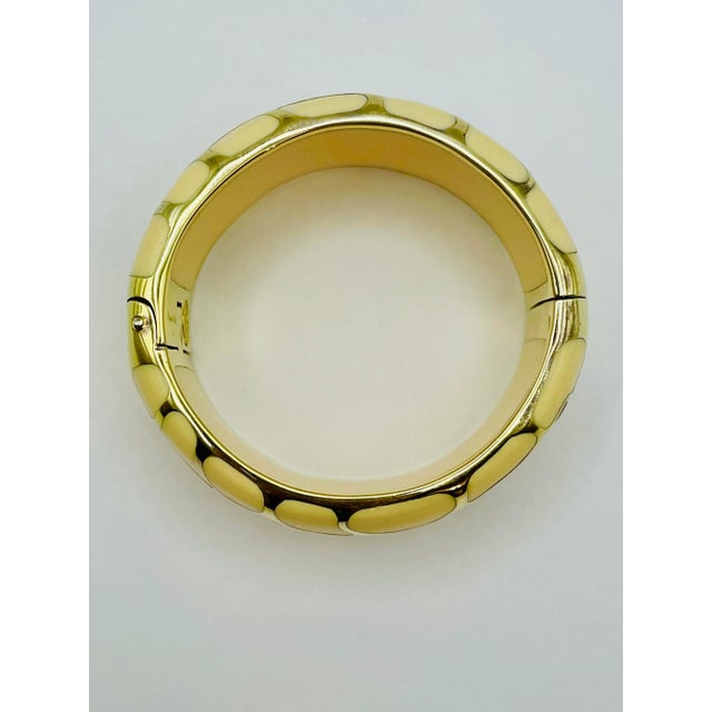 1980s Angelique De Paris Wide Resin & Gold Vermeil Hinged Bangle Bracelet For Sale - Image 4 of 4