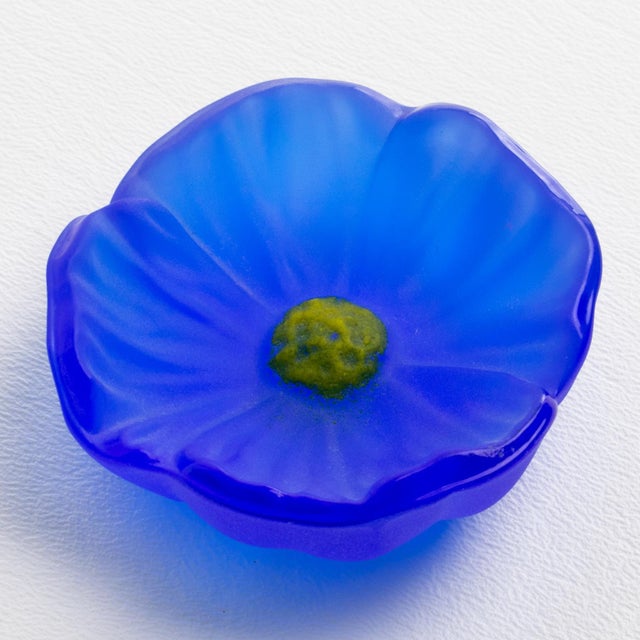 This stunning pate de verre frosted crystal flower paperweight or decorative sculpture is by Daum, France, and was hand-...