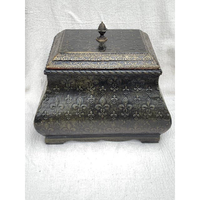 Vintage Wooden Fleur De Lis Lidded Box For Sale - Image 12 of 12