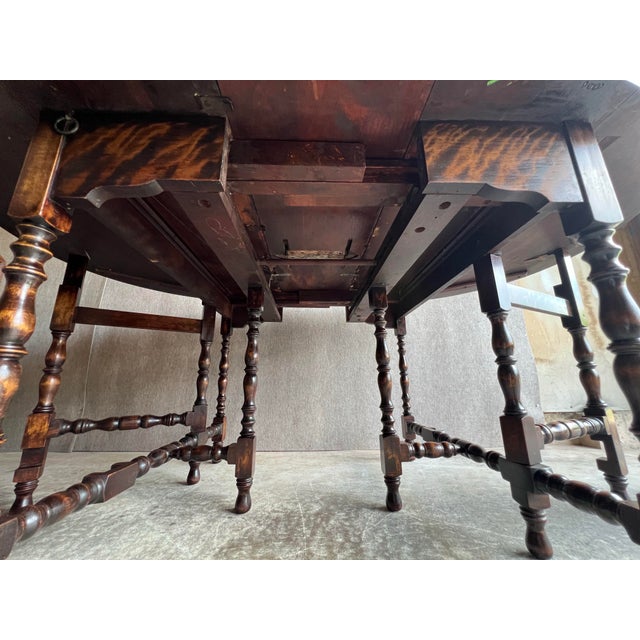 Early 19th Century Antique 19th Century English William and Mary Oak Extendable Gate Leg Dining Table With Butterfly Leaf For Sale - Image 5 of 12