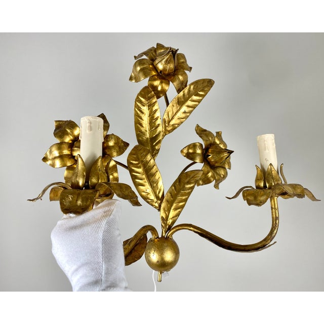 1960s Italian Florentine Wall Sconce in Gilt Metal with Curved Iron Leaves, 1960s For Sale - Image 5 of 9