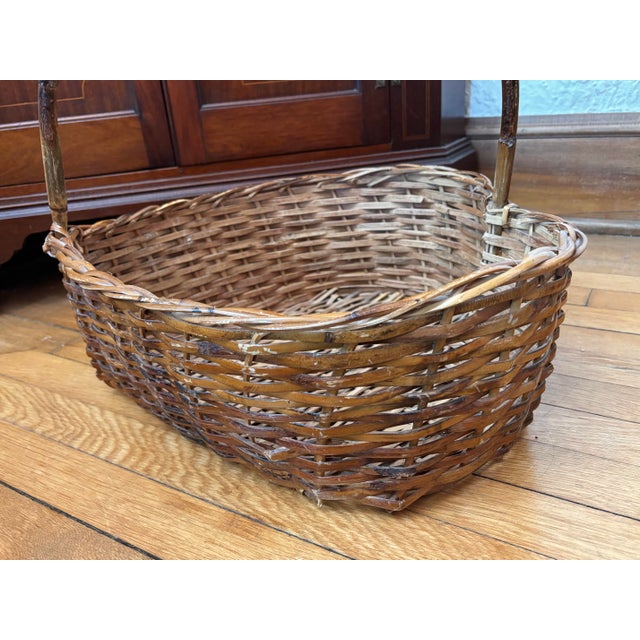 Early 19th Century Large Antique Heart-Shaped Bamboo Basket With Handle For Sale - Image 5 of 10