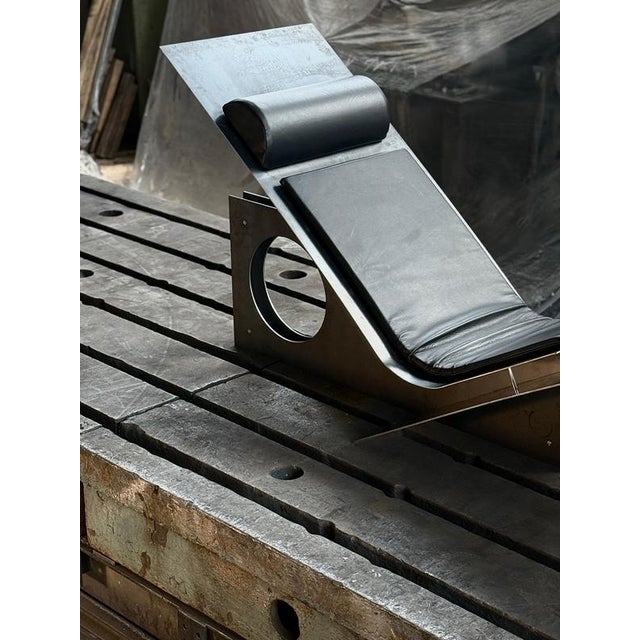 Lineae Chaise Lounge in Blended Iron and Italian Leather by D´ARK Atelier For Sale - Image 15 of 18