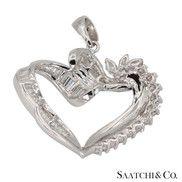 Early 21st Century 18k (750) White Gold Natural Diamond Heart Shape Pendant With Chain For Sale - Image 5 of 11