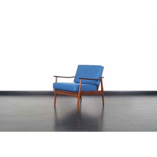 Mid-Century Modern Mid-Century Modern Walnut Lounge Chair With Spindle Back, 1950s For Sale - Image 3 of 10
