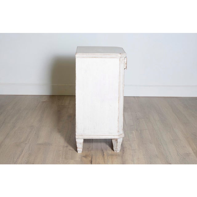 Swedish Gustavian 1880s Light Gray Nightstands with Drawers and Doors, a Pair For Sale In Atlanta - Image 6 of 7