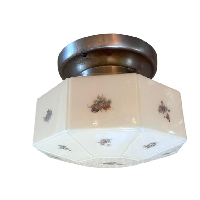 What is not to like about this fixture! Small botanicals in each segment. Love the shape!