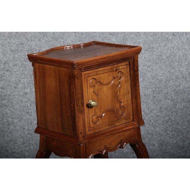 Antique Baroque Rococo Side Table in Walnut, 1750 For Sale - Image 10 of 18