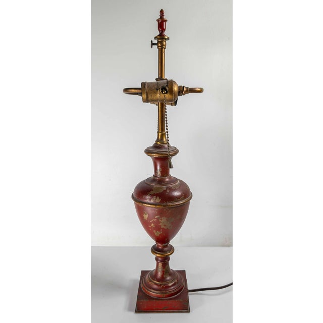 Mid-Century Decorative Toleware Tole Style Painted Red and Gold Table Lamp For Sale In New York - Image 6 of 13