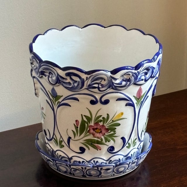 Rustic European Mid-20th Century RCCL Portugal Ceramic Cachepot & Saucer For Sale - Image 3 of 12