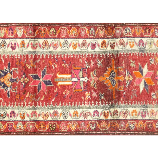 This vintage Turkish Oushak runner, measuring 3' x 11'1", represents a refined expression of Anatolian weaving heritage....