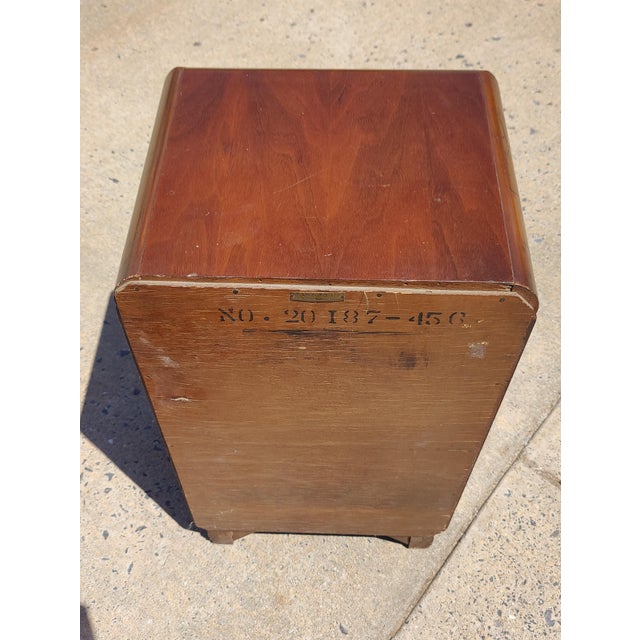 Vintage Mid-20th Century Art Deco Style Nightstand – Streamline Moderne For Sale In Washington DC - Image 6 of 8
