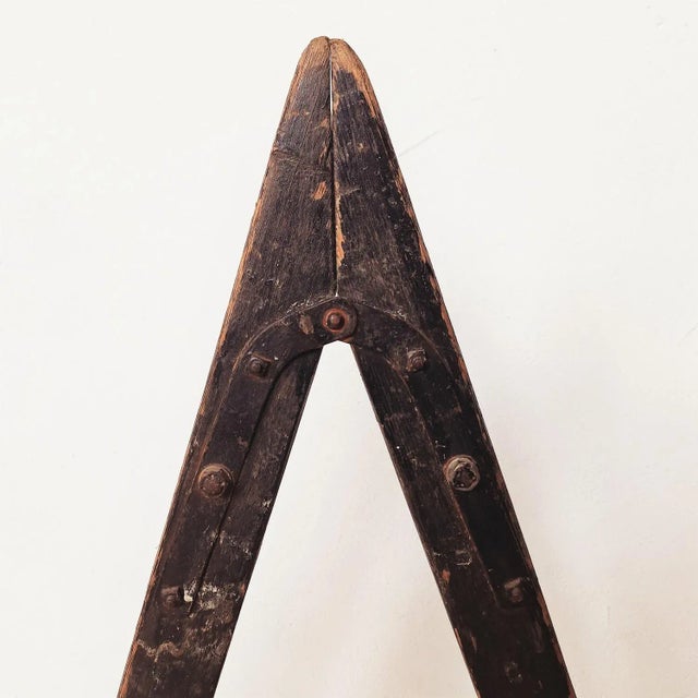 Antique Decorative Wooden Ladder, 1910s, in Good conditions. Designed 1890 to 1919