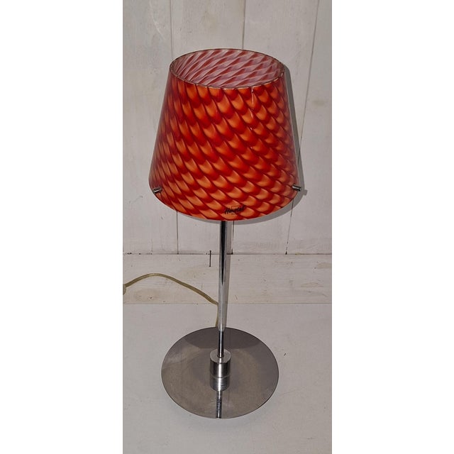Vintage Table Lamp with Chrome-Plated Metal Base and Red Patterned Glass Shade, 2000s For Sale - Image 4 of 7