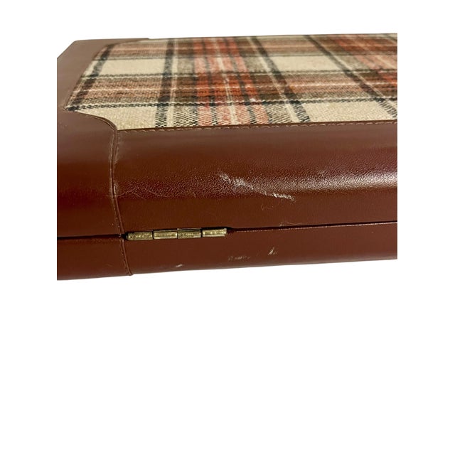 Vintage Mid-Century Tartan Backgammon Game Set in Travel Case For Sale - Image 10 of 18